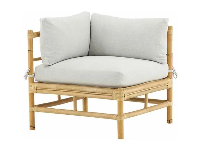 Cane tuinbank hoekdeel natuur.